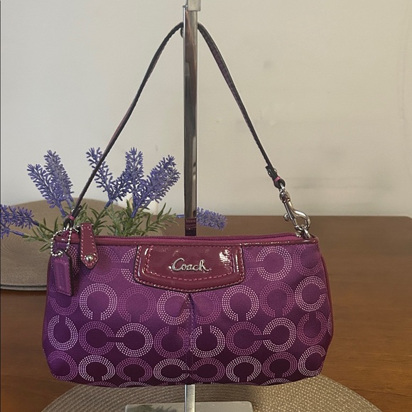 Coach Vintage Signature Small Shoulder Bag - Picture 1 of 6